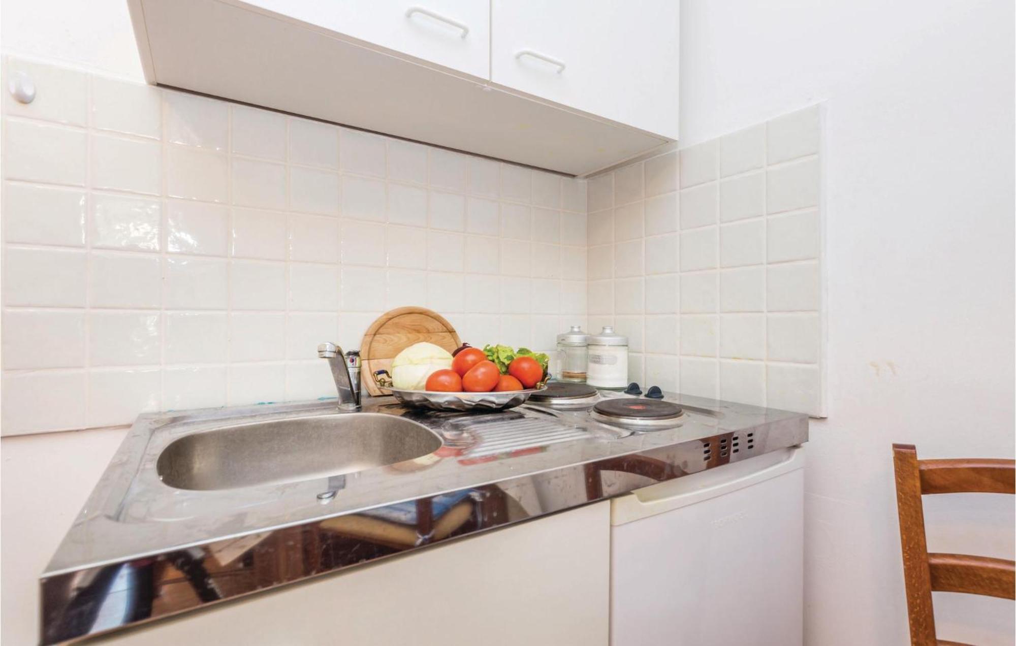 1 Bedroom Nice Apartment In Senj Сен Екстериор снимка