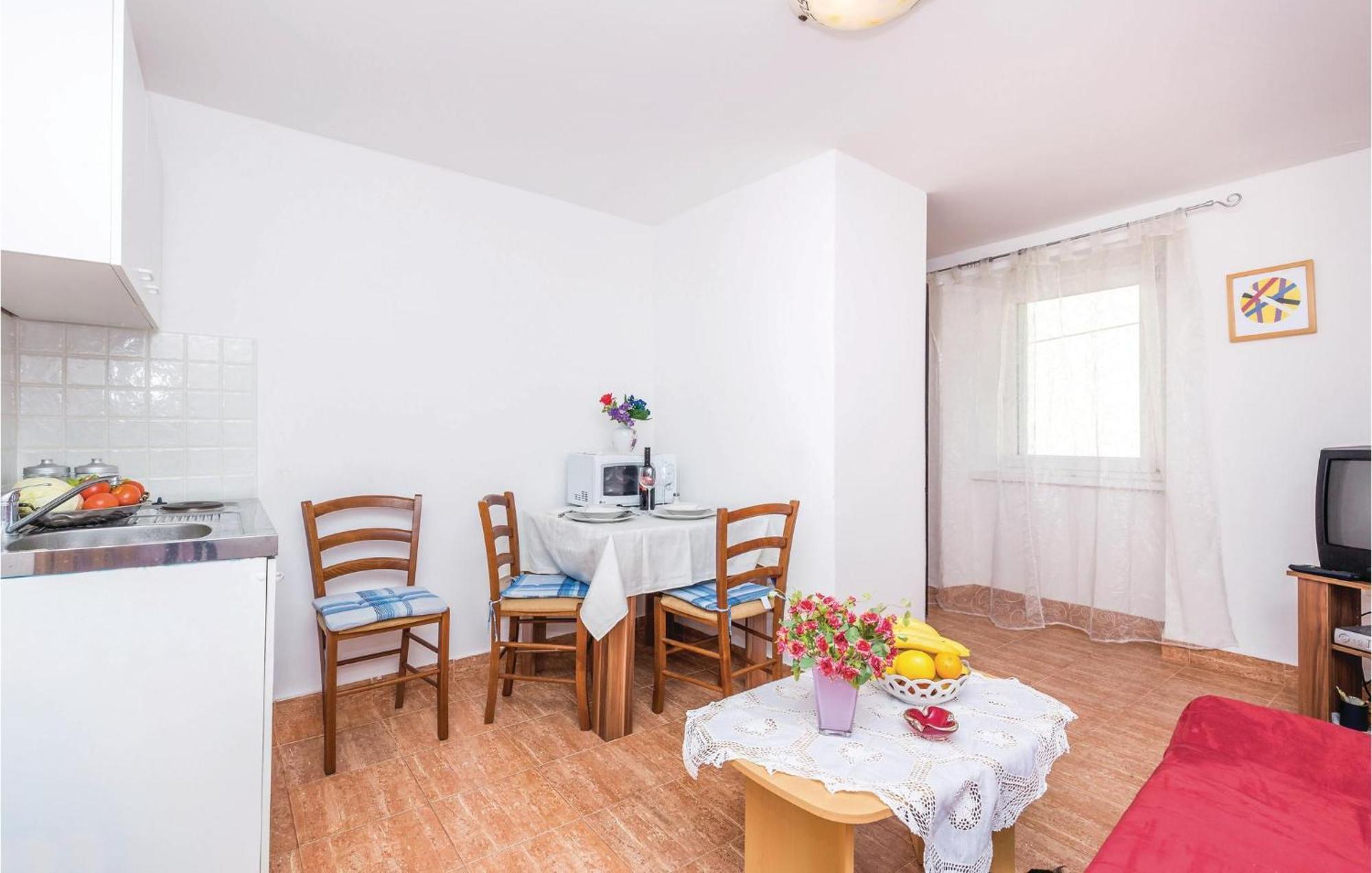1 Bedroom Nice Apartment In Senj Сен Екстериор снимка
